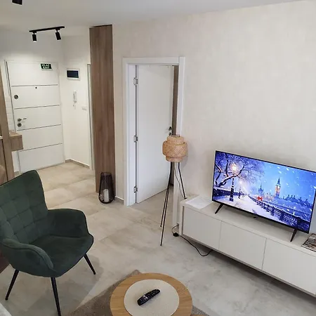 Silver 1 Apartment *